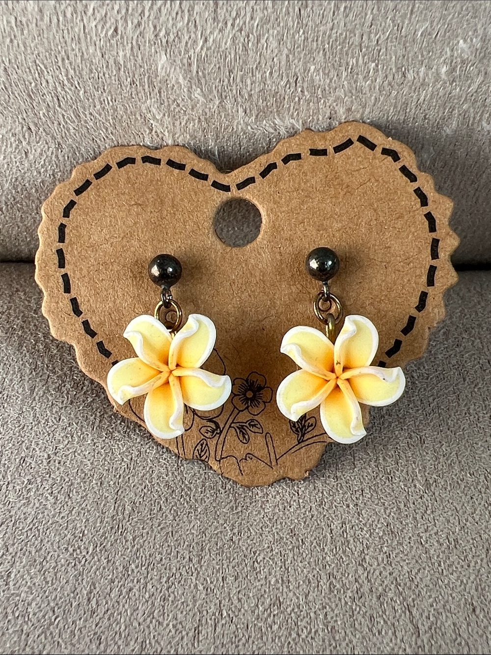 NWOT Hawaiian Plumeria Earrings for Pierced Ears